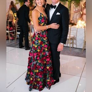 Alice and Olivia DOMENICA EMBELLISHED BALL GOWN. Size 4